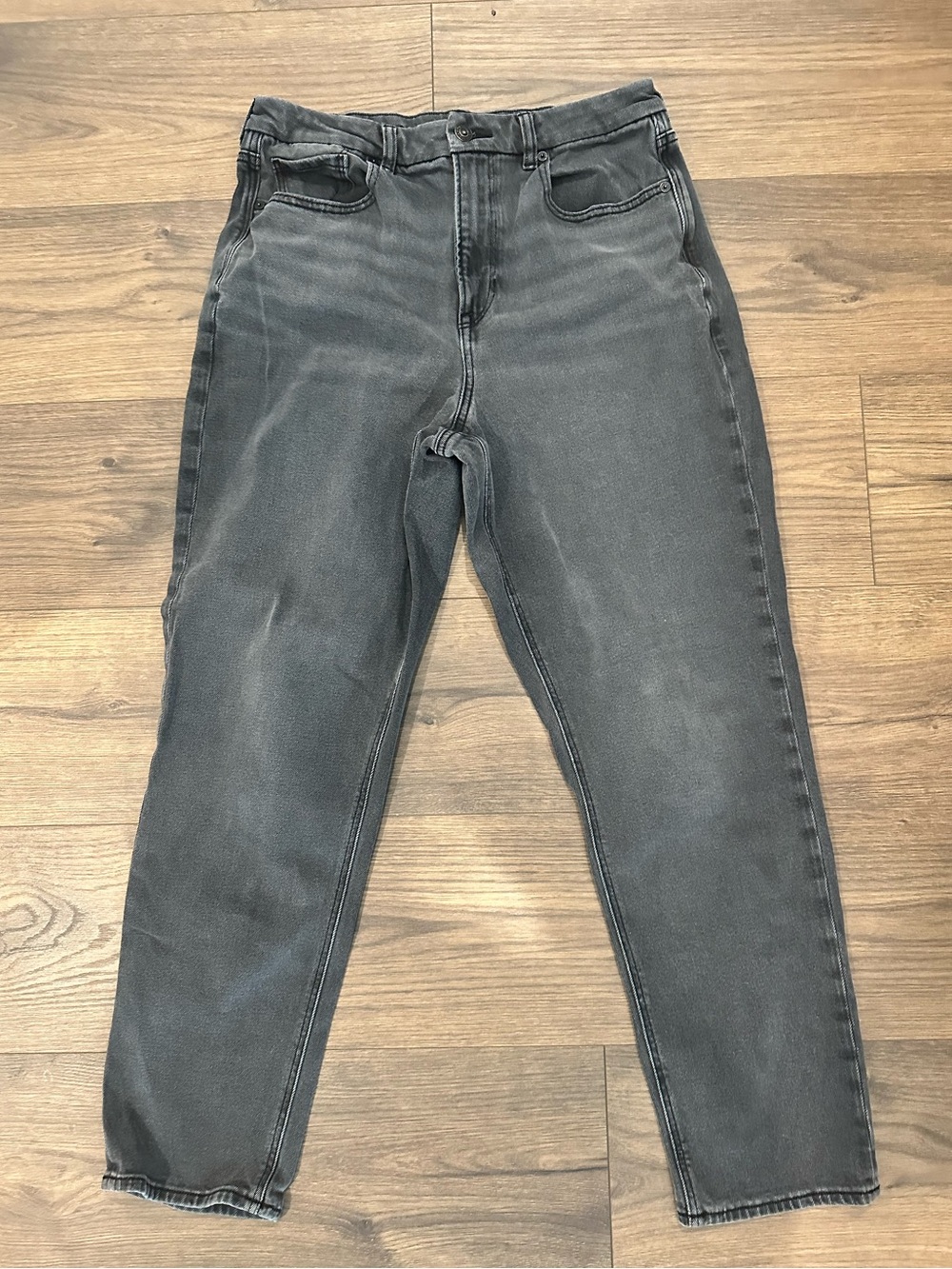 American Eagle Outfitters Women's Washed Black Curvy Mom Jeans